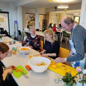 aroma's vzw kookavond met voedseloverschotten senioren koken met studenten Gentil